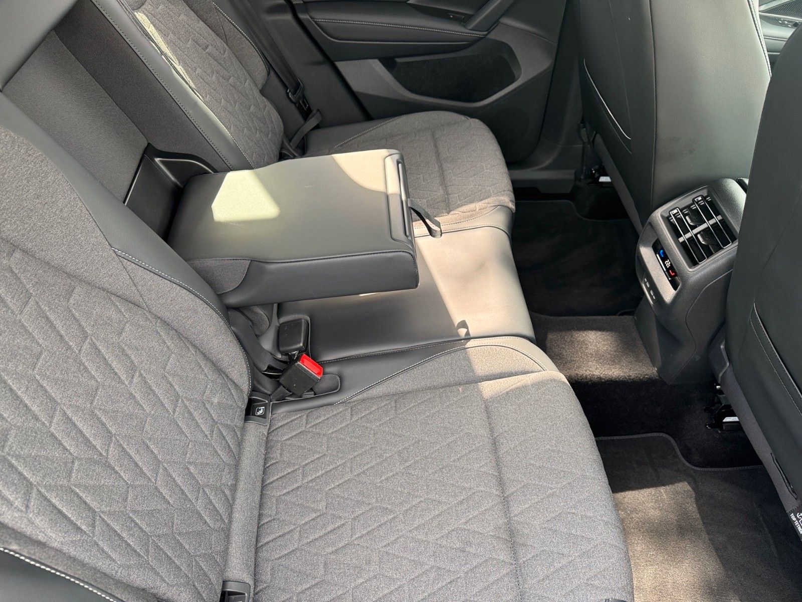 Fahrzeugabbildung Volkswagen Tiguan 1.5 eTSI Life