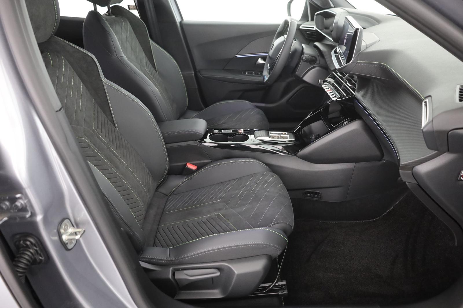 Peugeot 2008 GT 1.2 Hybrid 145 Aut. LED ACC Navi