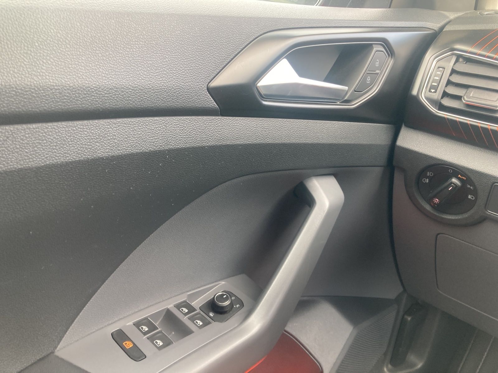Fahrzeugabbildung Volkswagen T-Cross Style Navi LED SH Navi LED SH