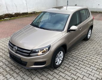 Volkswagen Tiguan - 1