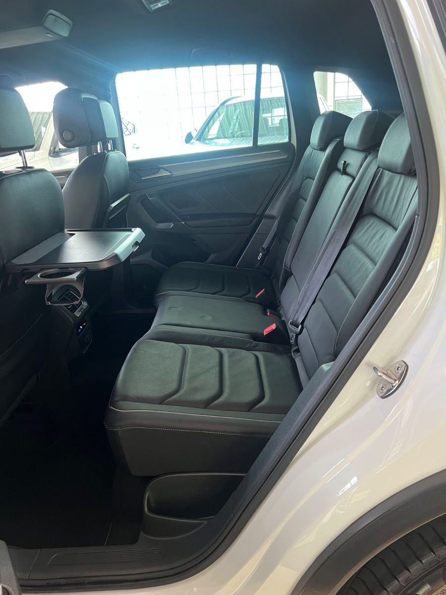Fahrzeugabbildung Volkswagen Tiguan Highline 4Motion R line *HEAD-UP*MEMORY*