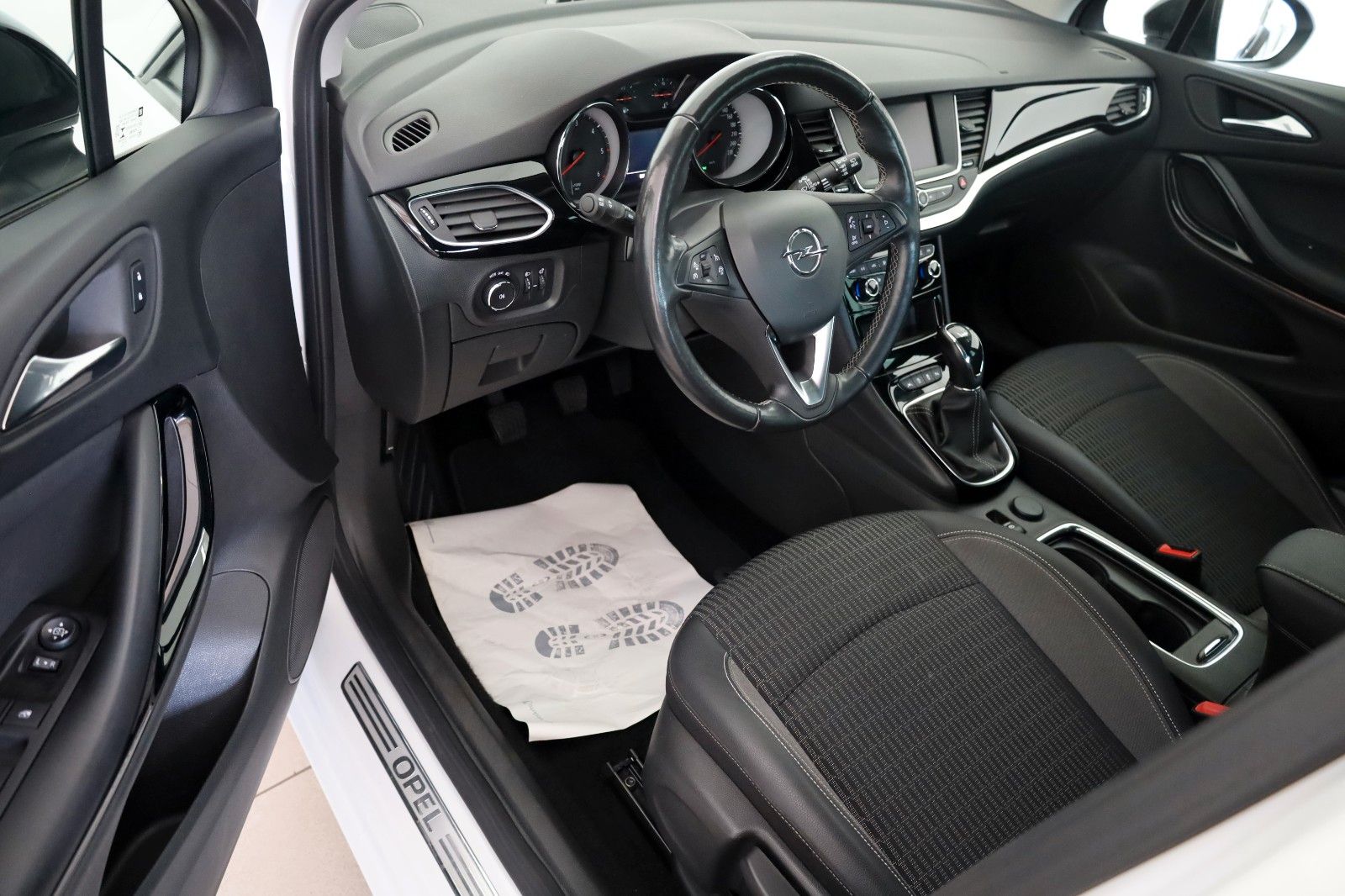 Fahrzeugabbildung Opel Astra K Lim. 5-trg. Design & Tech LED,SH,PDC,App