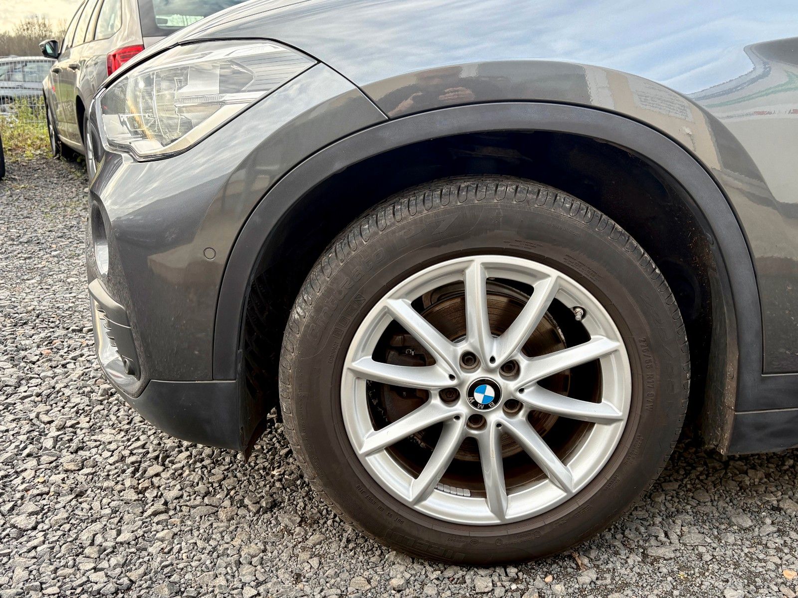 Fahrzeugabbildung BMW X1 sDrive18i Aut. Navi LED Tempomat SCHECKHEFT