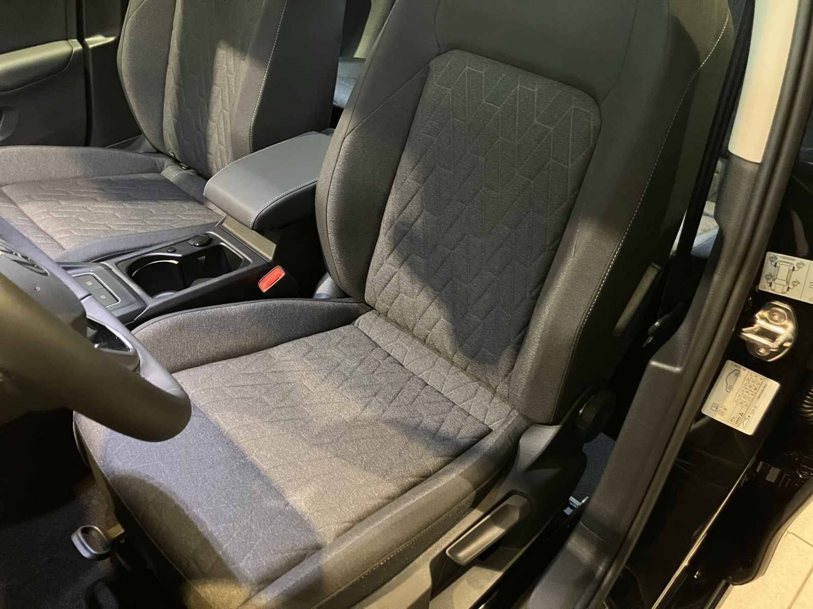 Fahrzeugabbildung Volkswagen Golf 1.5 TSI 85 kW Goal LED, DAB +, AUTO LIGHT A