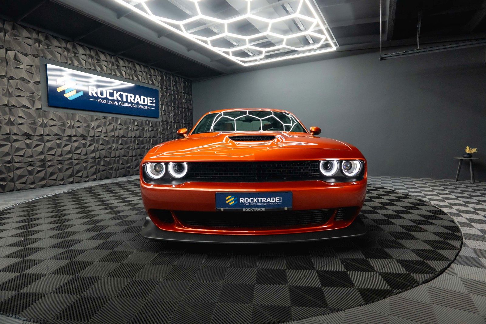 Fahrzeugabbildung Dodge Challenger 6.4 V8 SRT 392 R/T SCAT PACK WIDEBODY