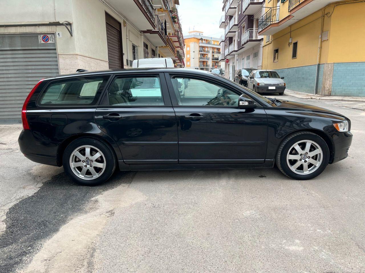 Volvo Polar 2011 — engine 1.560 cm³, 114 HP (84kW)