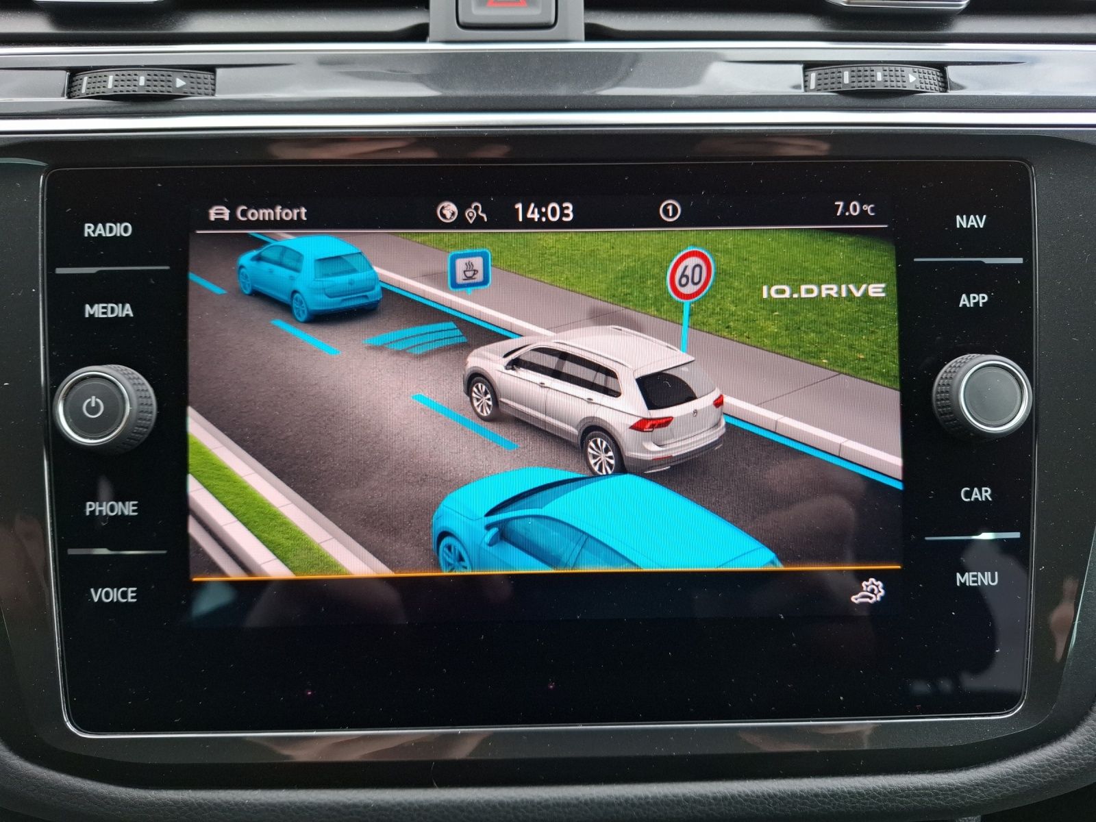 Fahrzeugabbildung Volkswagen Tiguan TDI Elegance DSG 4M Standhzg. Matrix Navi