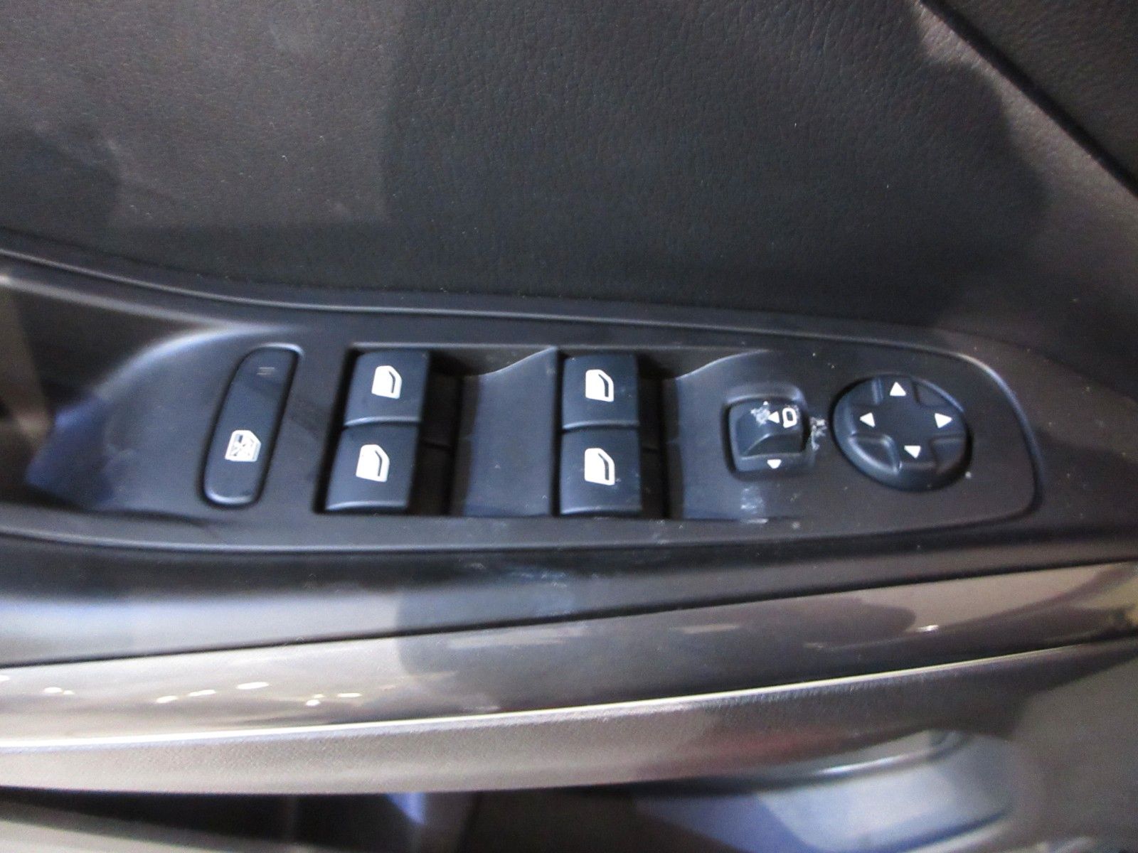 Fahrzeugabbildung Opel Grandland X 1.2T ULTIMATE LED/NAVI/SHZ/LHZ/CAM