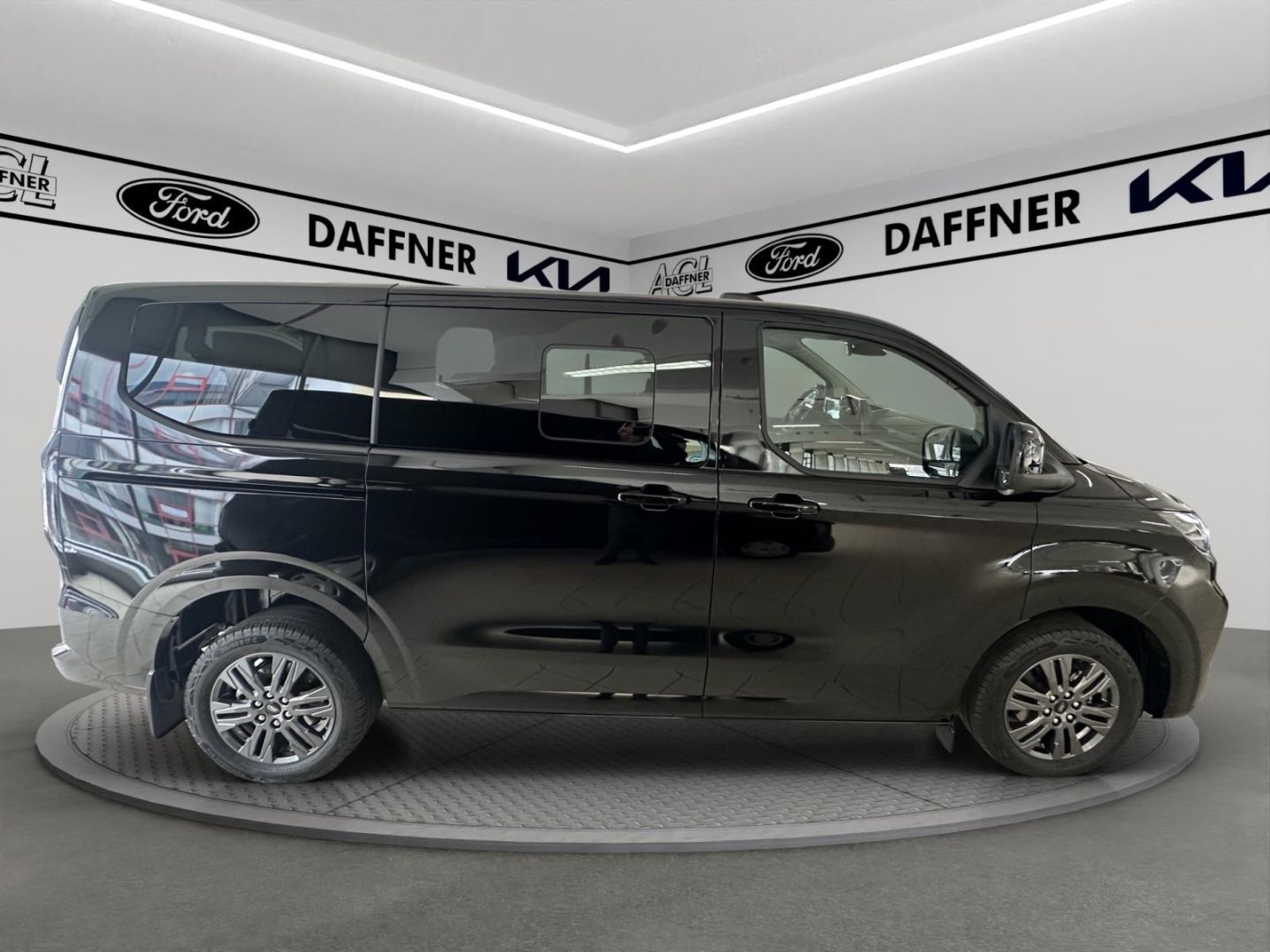 Fahrzeugabbildung Ford Transit Custom Kombi 320 L1 FWD Limited