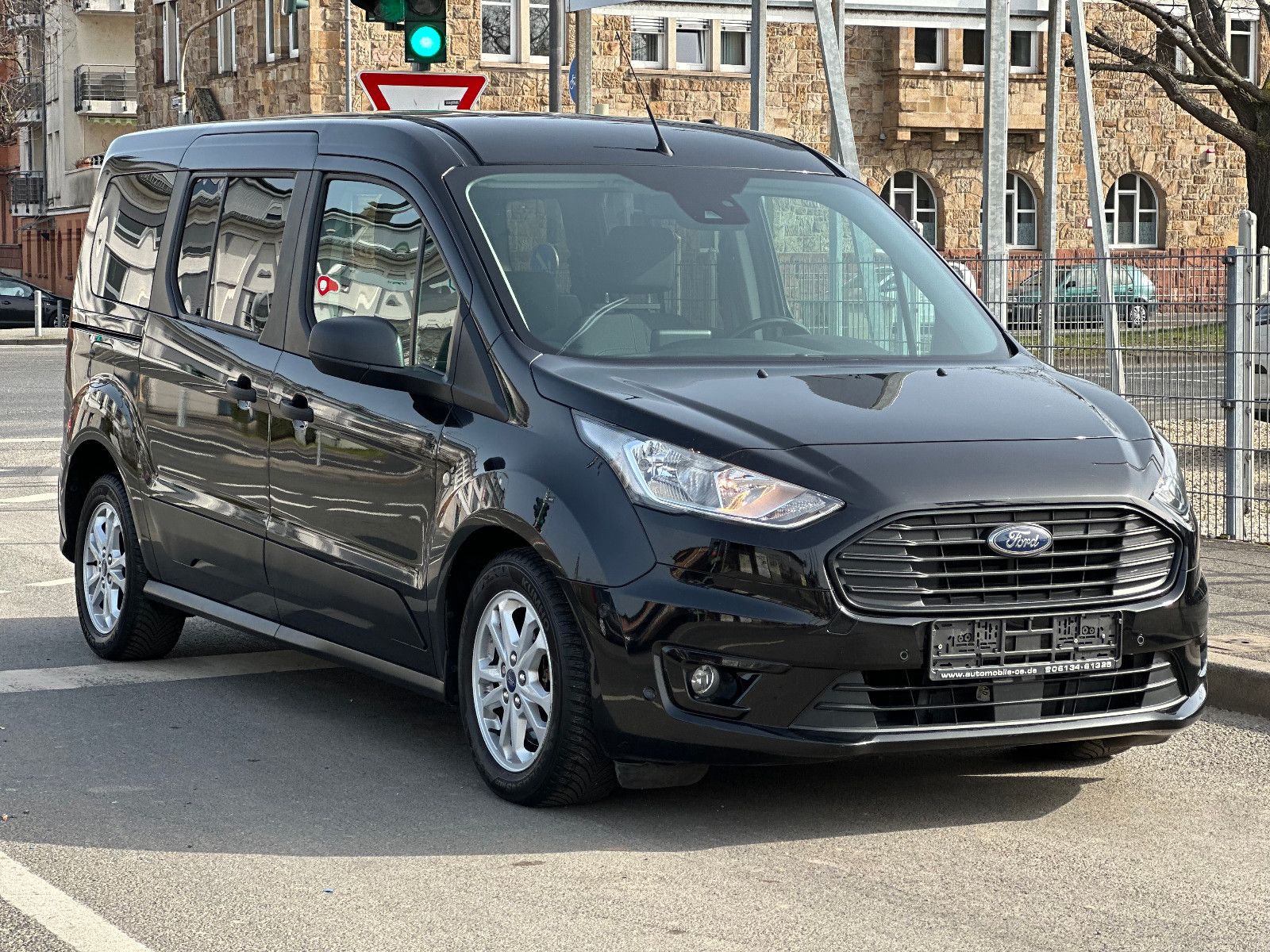 Fahrzeugabbildung Ford GRAND TOURNEO CONNECT*7 SITZER+AUTOM*