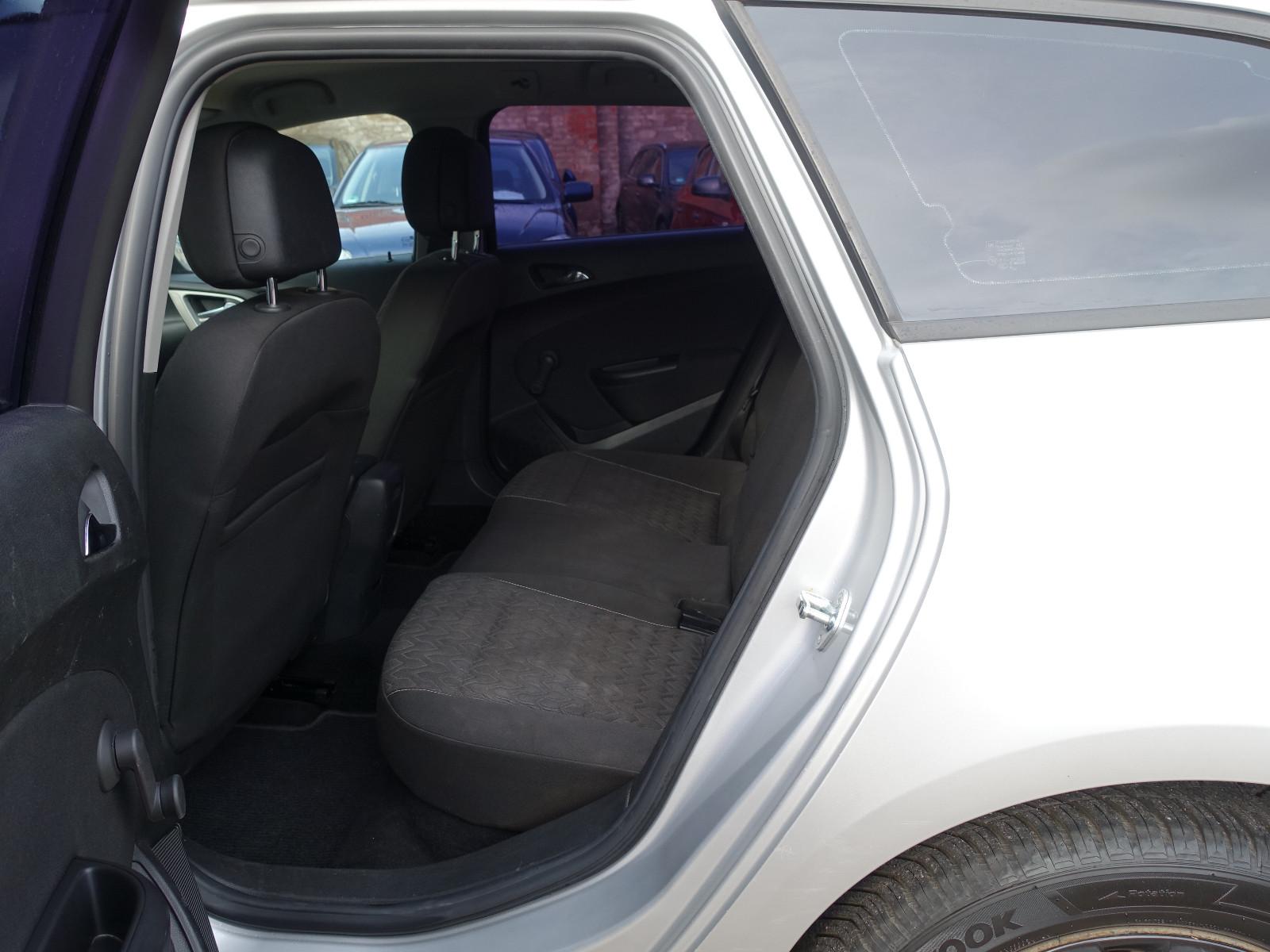 Opel Astra 2013 — photo 8