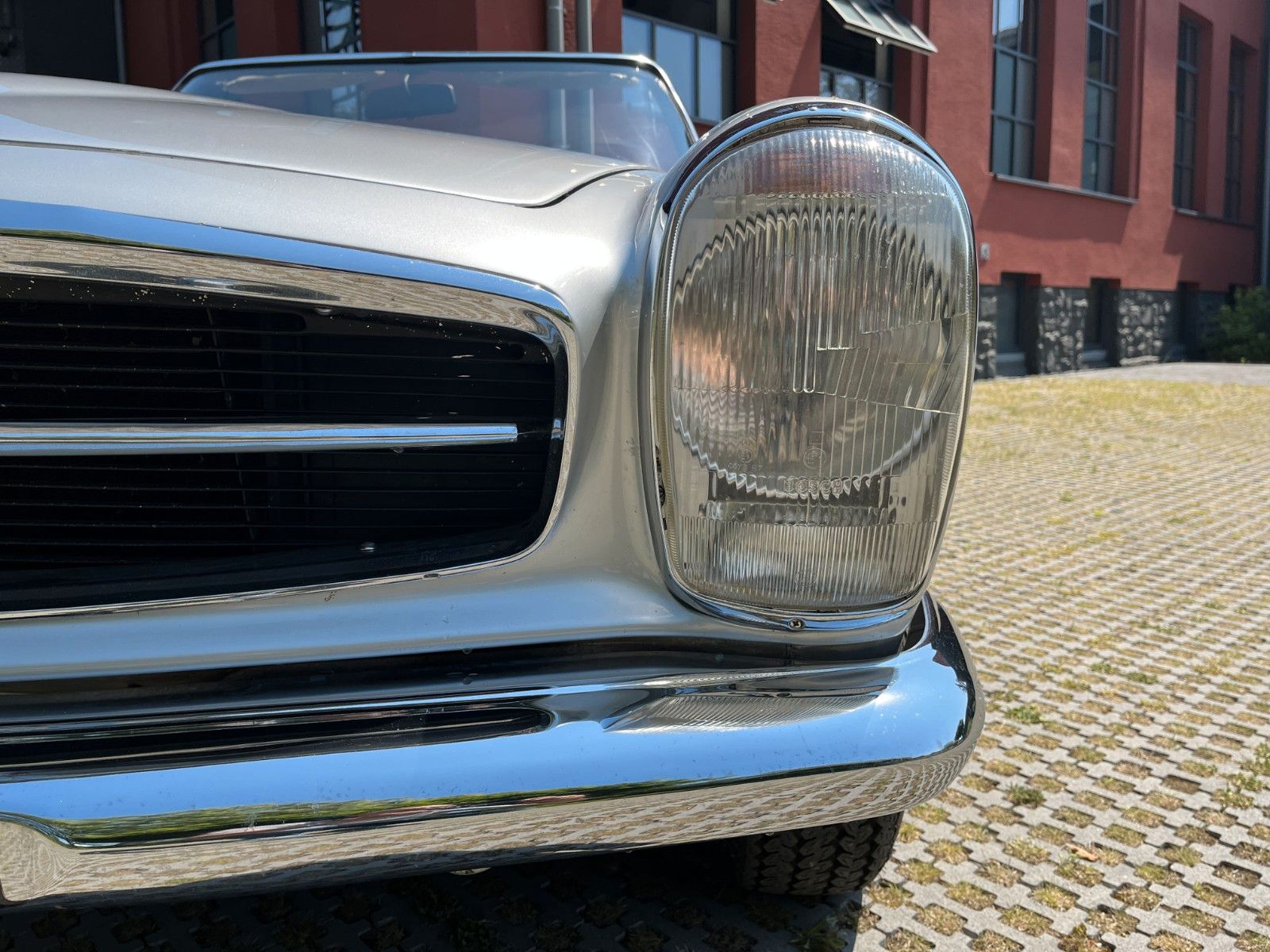 Fahrzeugabbildung Mercedes-Benz 230 SL