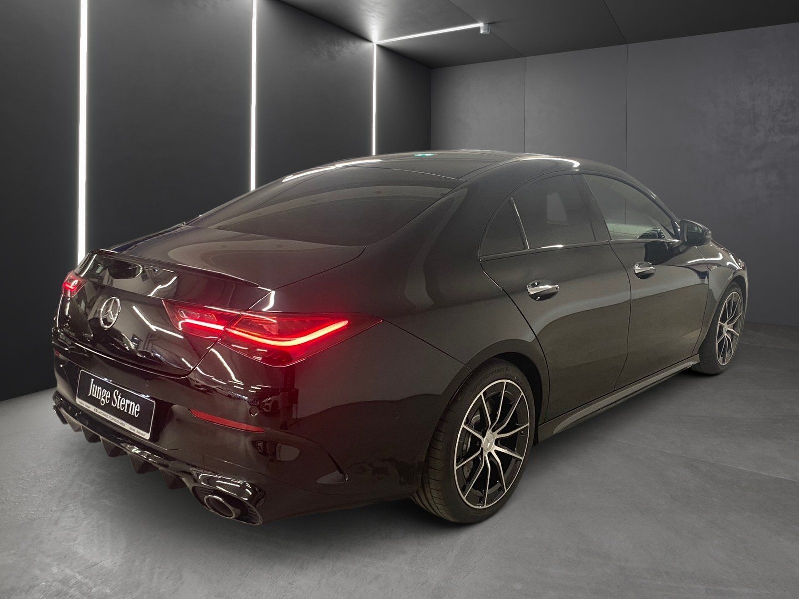 Fahrzeugabbildung Mercedes-Benz CLA 35 4M AMG Premium*Pano*Distro*Totwink*MBeam*