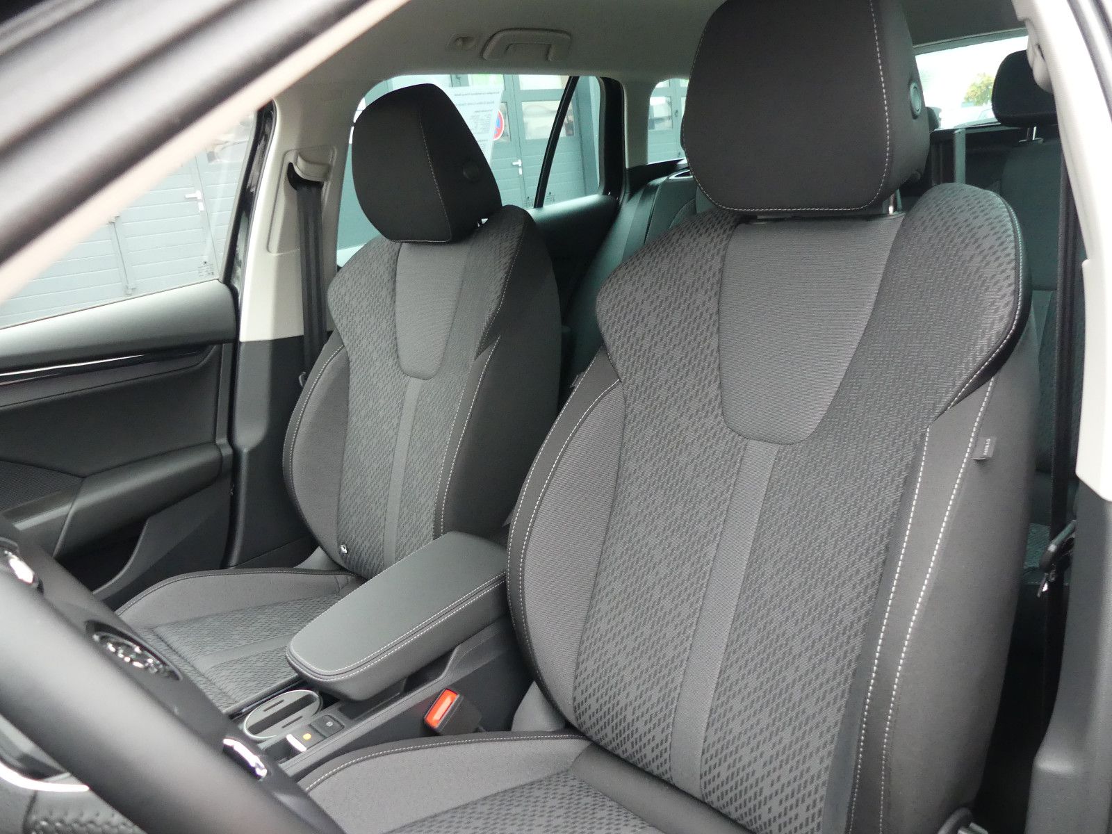 Fahrzeugabbildung SKODA Octavia Combi 2.0 TDI CLEVER *NAVI*ACC*KESSY*BT*