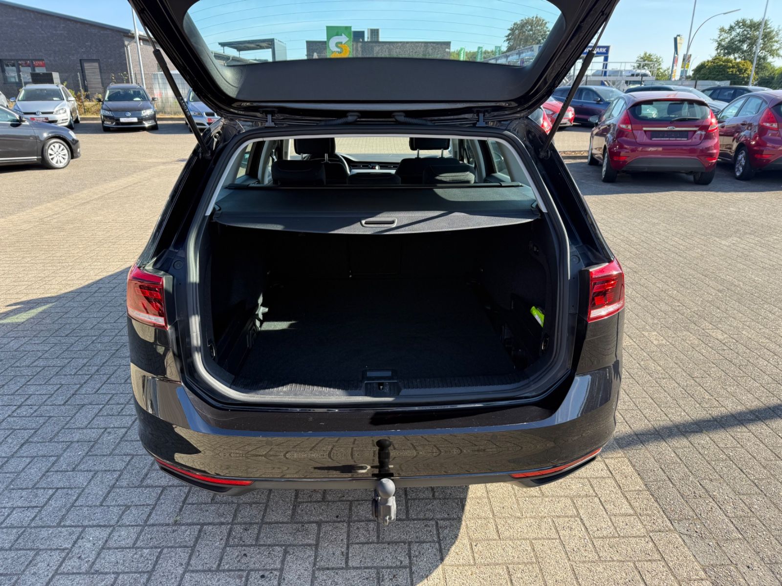 Passat Variant Business*2.0 TDI-150-PS*NAVI*1.HA