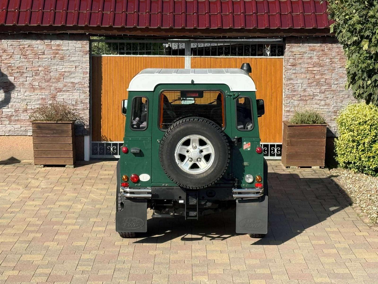 Land Rover Defender 90 E 122ch - BVM - Carnet entretien - Entretien récent - Pneus toutes saisons