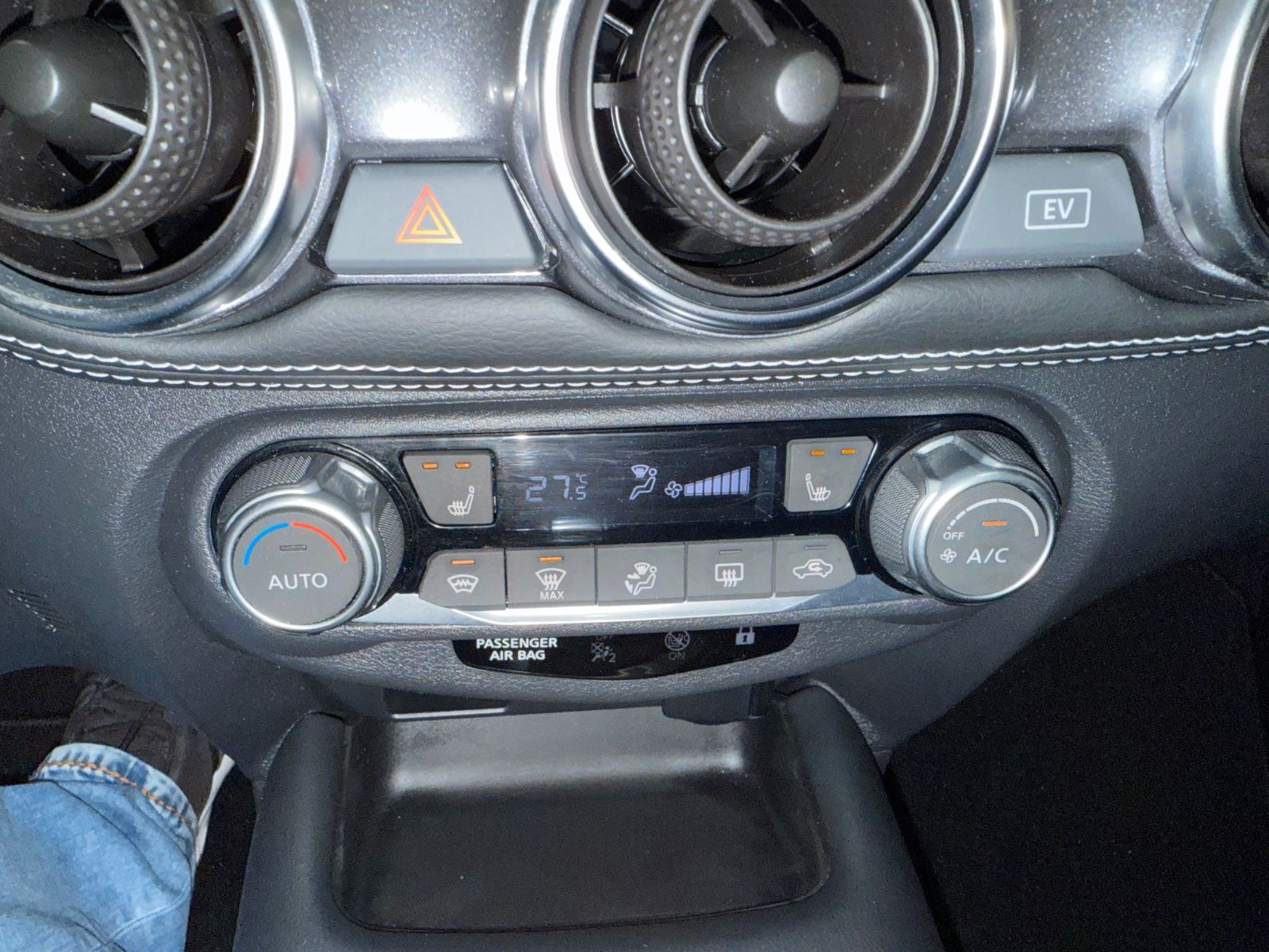 Fahrzeugabbildung Nissan Juke Hybrid Tekna; Leder, 19Zoll, 360°