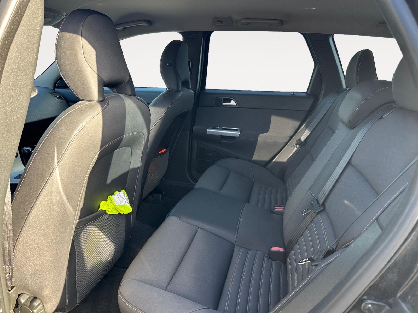 Volvo V50 2012 — photo 14