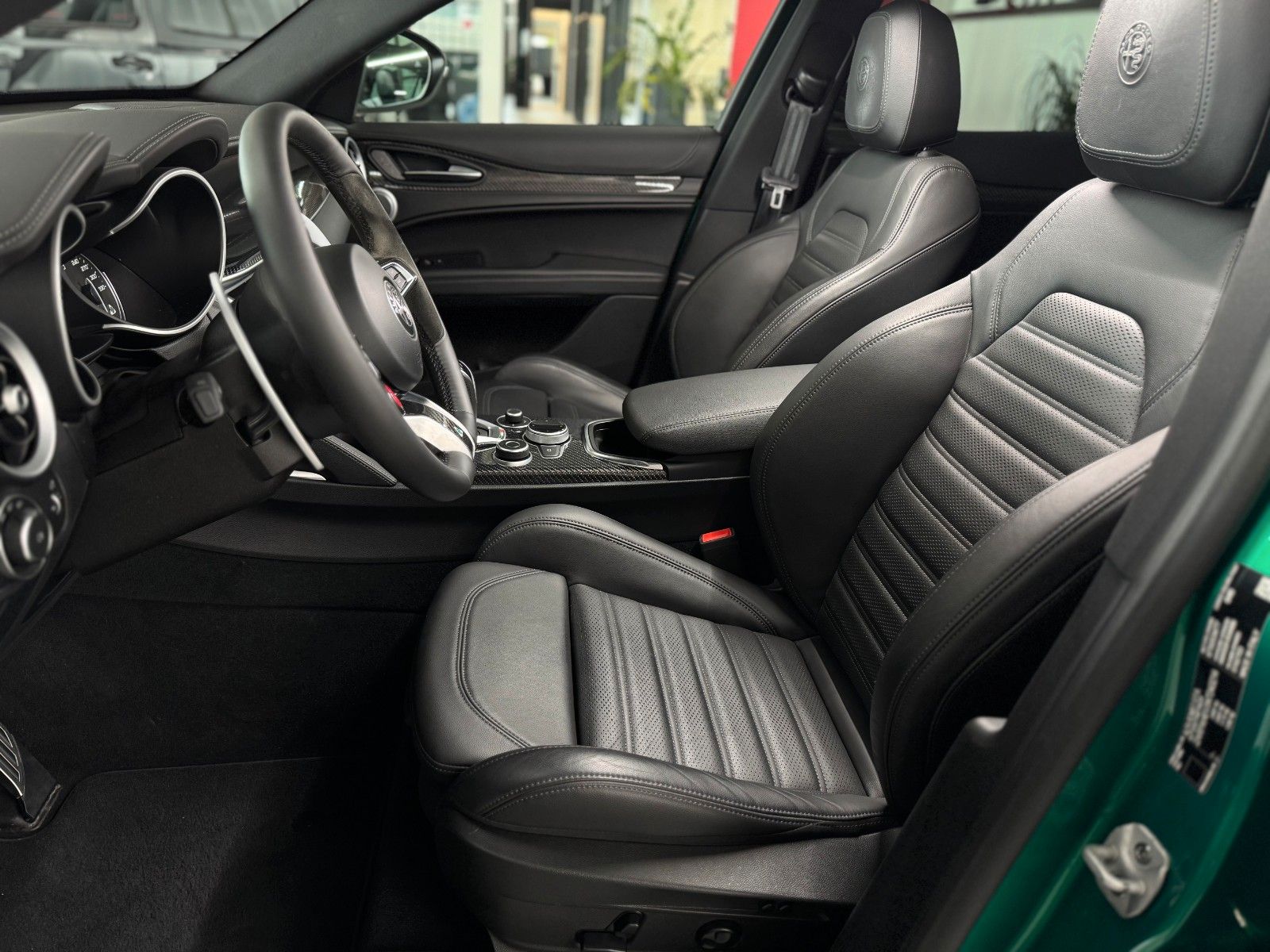 Fahrzeugabbildung Alfa Romeo Quadrifoglio Q4 ACC Assist-Paket Pano Garantie