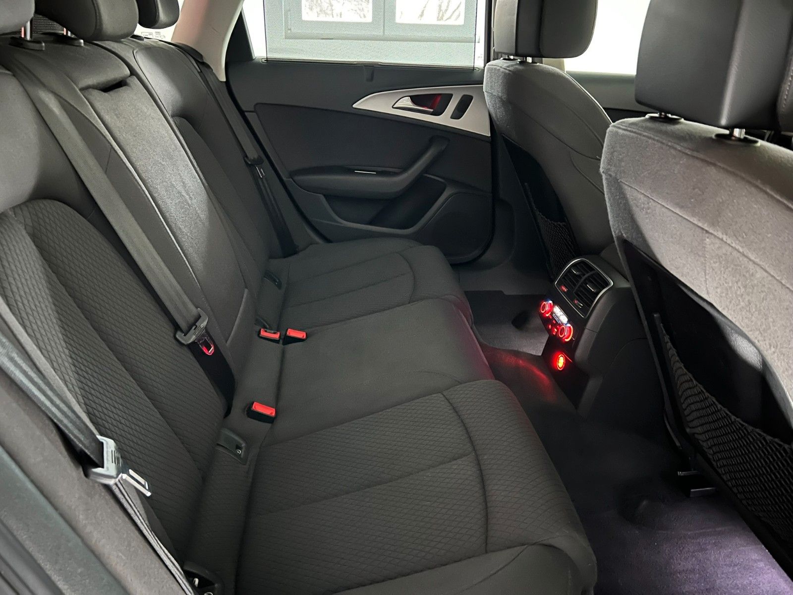 Fahrzeugabbildung Audi A6 Avant 2.0 TDI ultra/NAVI/KAMERA/4-ZONEN/ACC