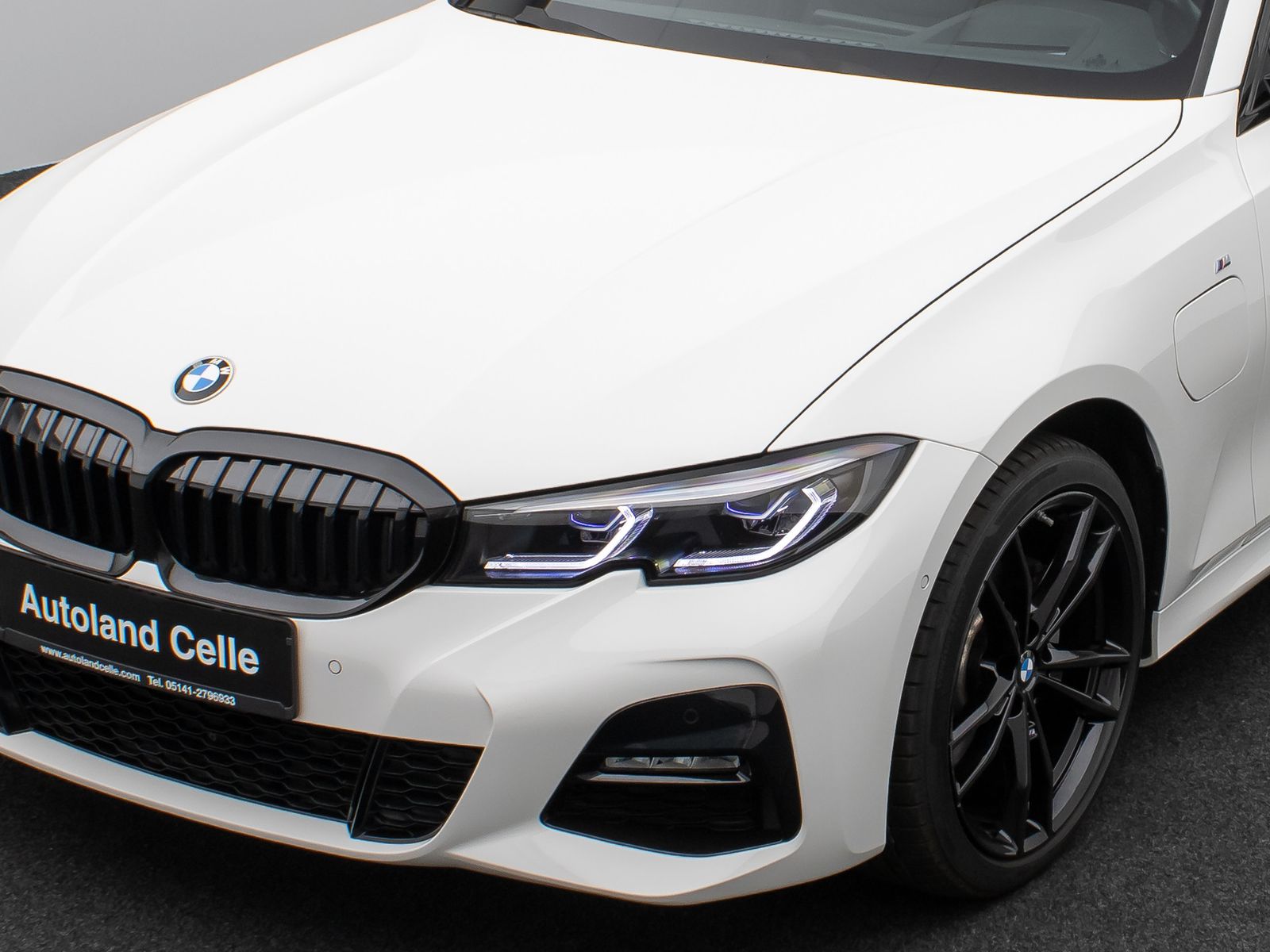 Fahrzeugabbildung BMW 320e M Sport Kamer Laser HUD DAB H/K Komfort 19"