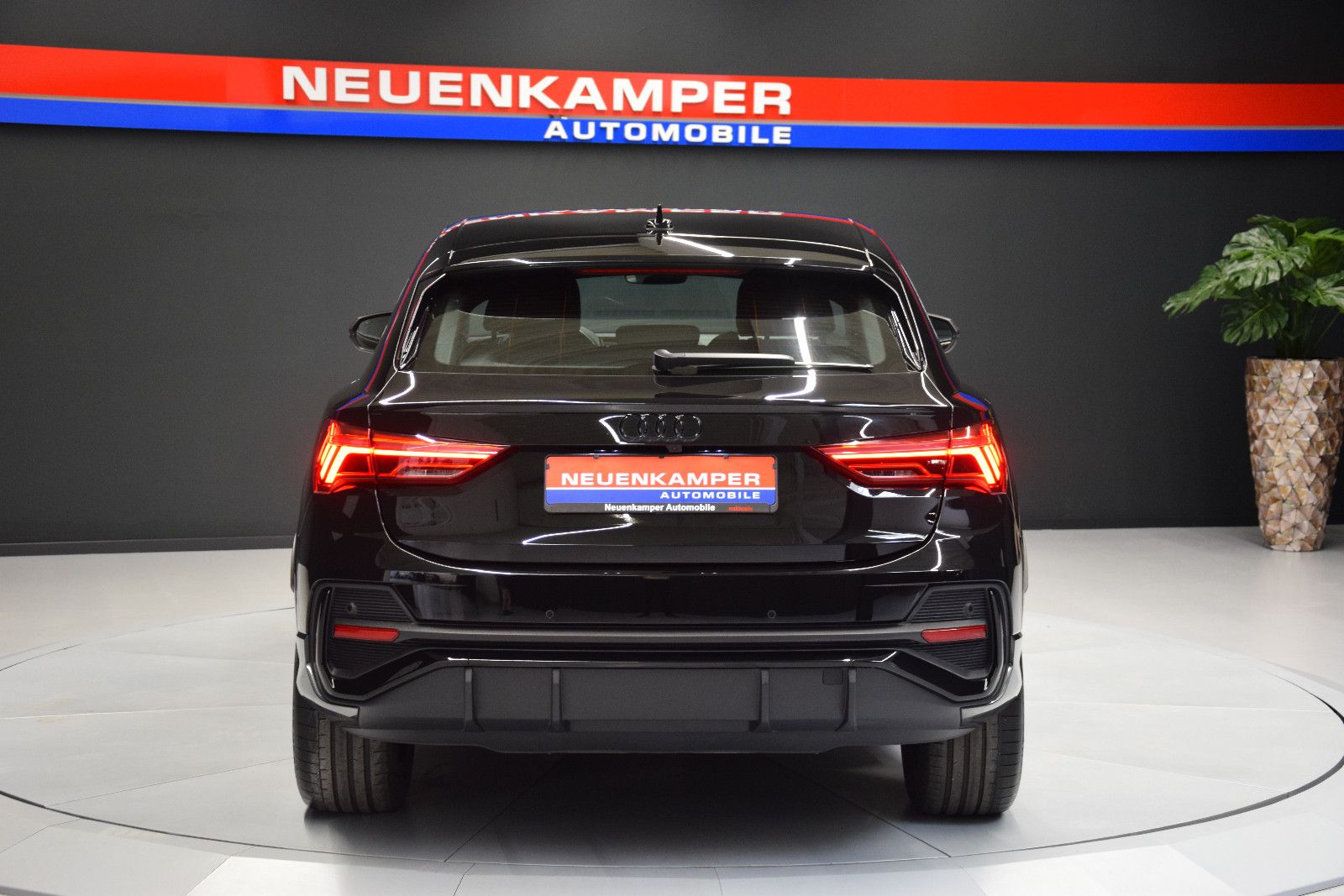 Fahrzeugabbildung Audi Q3 Sportback 45 TFSI e S line ACC Ambiente el.Hk