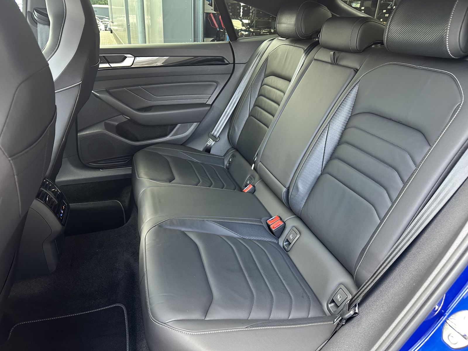 Fahrzeugabbildung Volkswagen Arteon 1.4 TSI eHybrid R-Line NAV+LED+AHK+360°