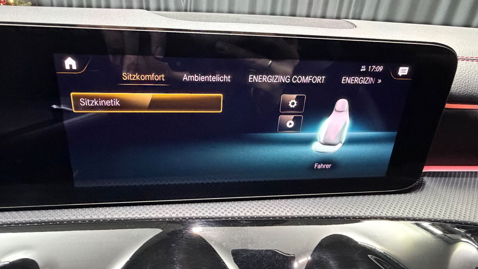 Fahrzeugabbildung Mercedes-Benz CLA 45 AMG Shooting Brake|BURMESTER|HEAD-UP|VOLL