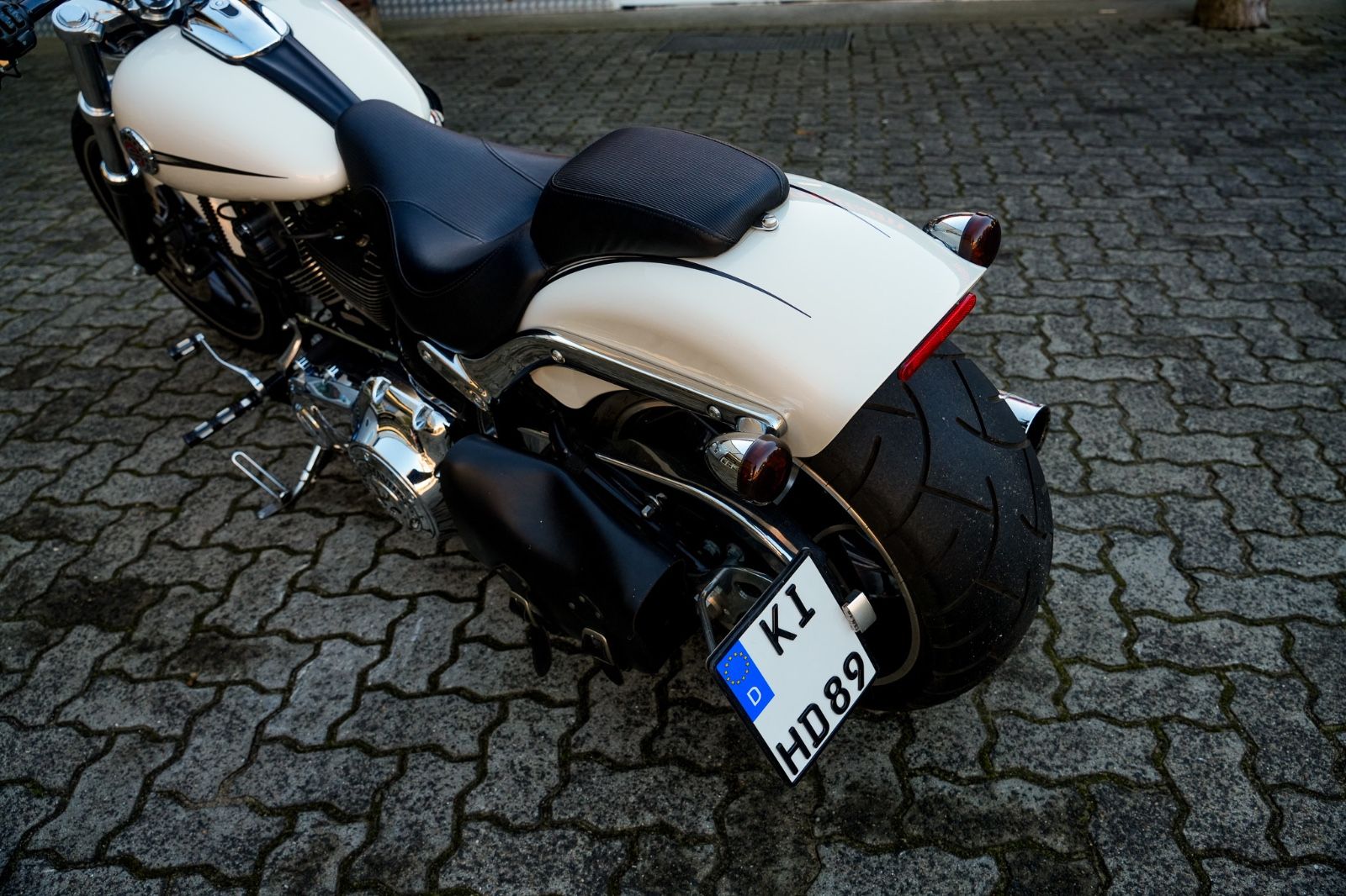 Fahrzeugabbildung Harley-Davidson FXSB Breakout 103 cui - Remus - Screamin' Eagle