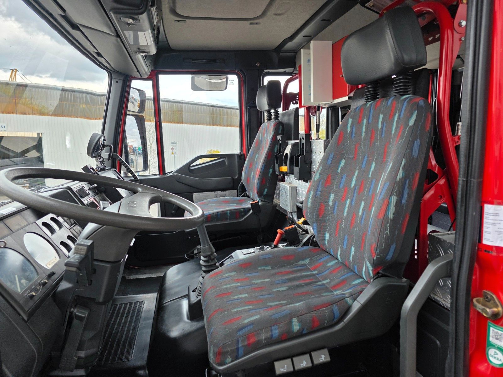 Fahrzeugabbildung Iveco EuroFire Tector FF100EW21 4x4 LF8 Löschfahrzeug