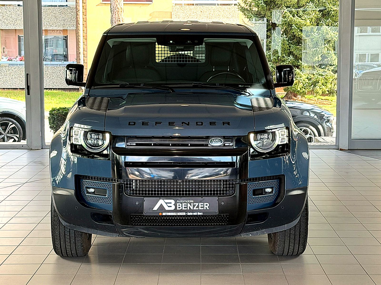 Fahrzeugabbildung Land Rover Defender 110 Hard Top S/3-SITZE/NAVI/LEDER/360''