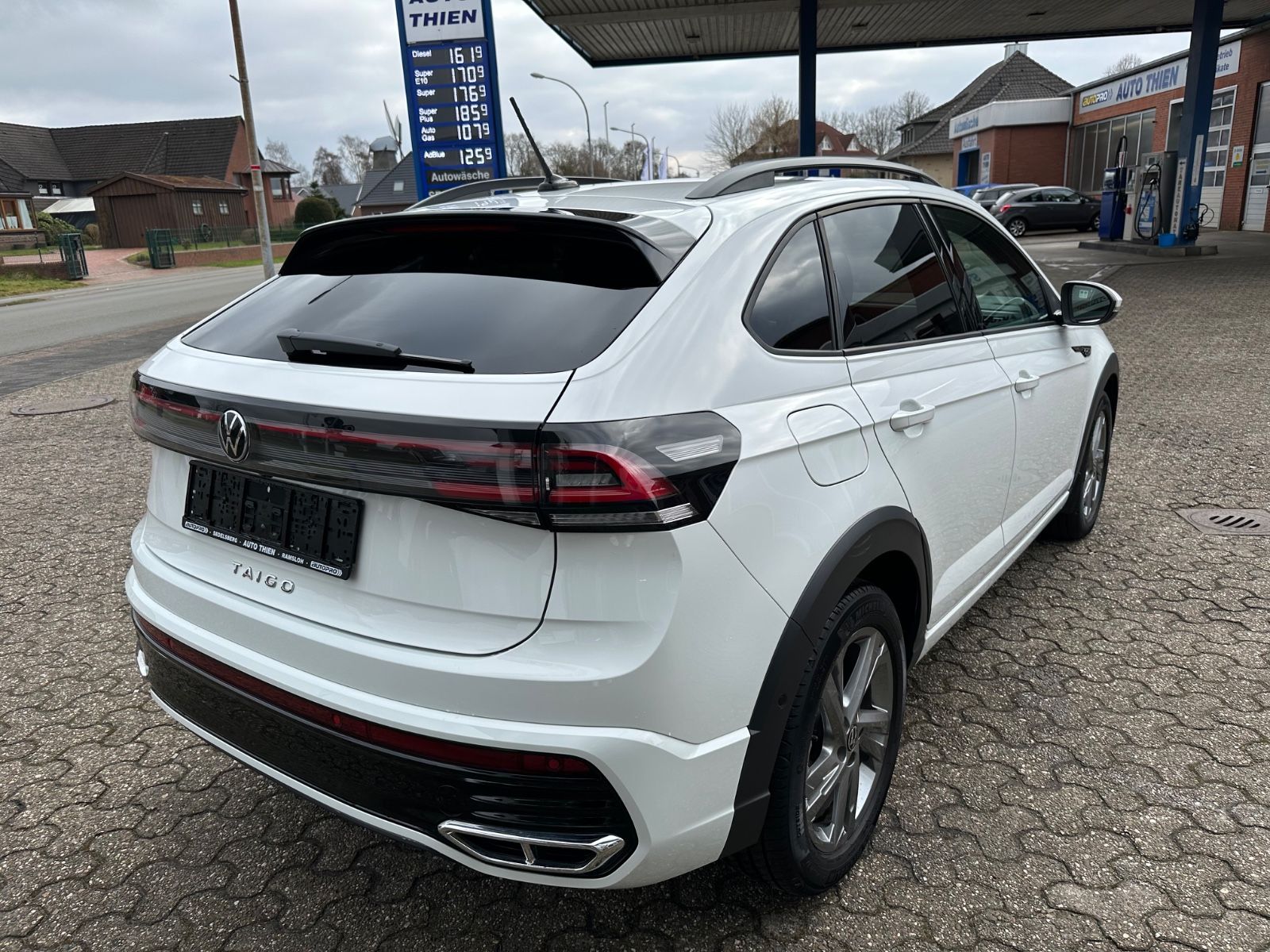 Fahrzeugabbildung Volkswagen Taigo 1.0 TSI R-Line DSG AHK/ACC/LED/17"