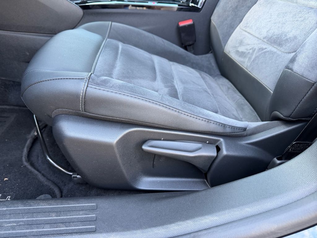 Fahrzeugabbildung Citroën C4 X Hybrid 136 ë-DSC6 MAX