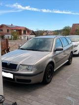 Skoda Octavia 1.6  Combi  Tour - Skoda Octavia aus 2009: Tour
