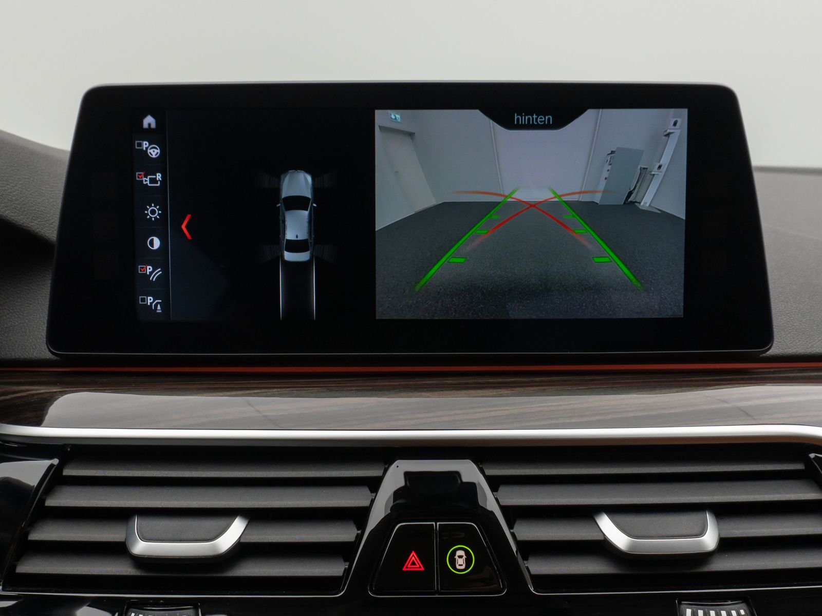 Fahrzeugabbildung BMW 520d Sport Line Kamera HUD H/K Lenkrhzg Alarm