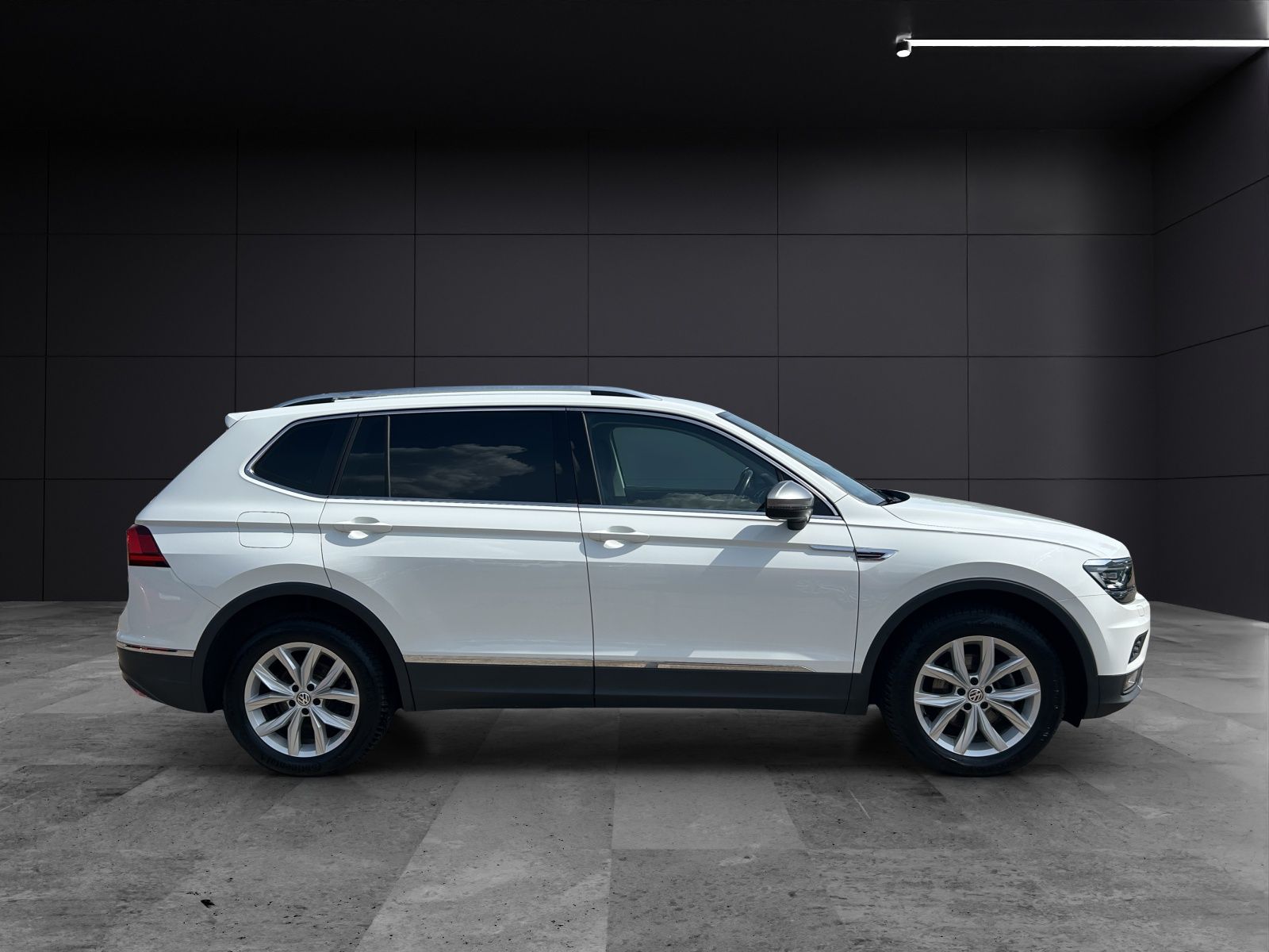 Fahrzeugabbildung Volkswagen Tiguan Allspace TSI Highline DSG LED Navi ACC AI