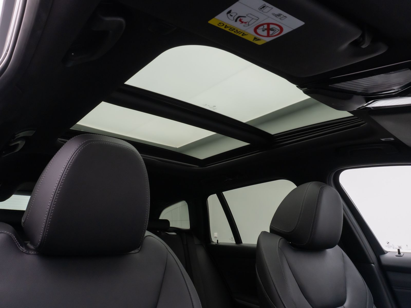 Fahrzeugabbildung BMW 330e M Sport Panorama Laser Kamera HUD DAB HiFi