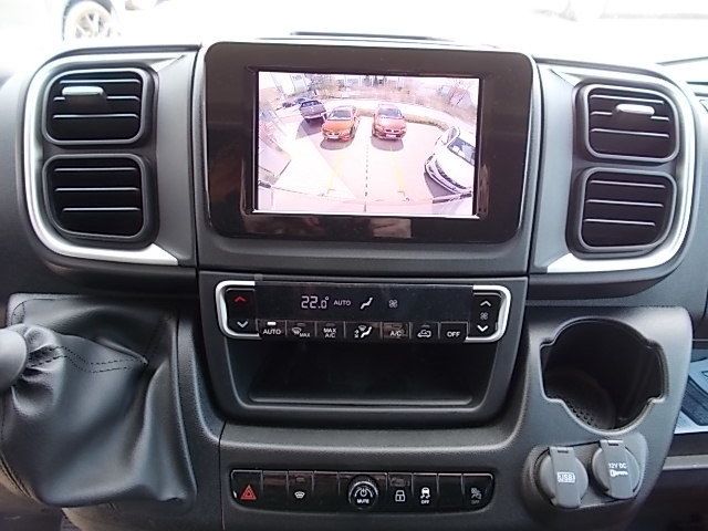 Fahrzeugabbildung Fiat Ducato Kombi 33 L2H2 140 PS + 9 Sitzer