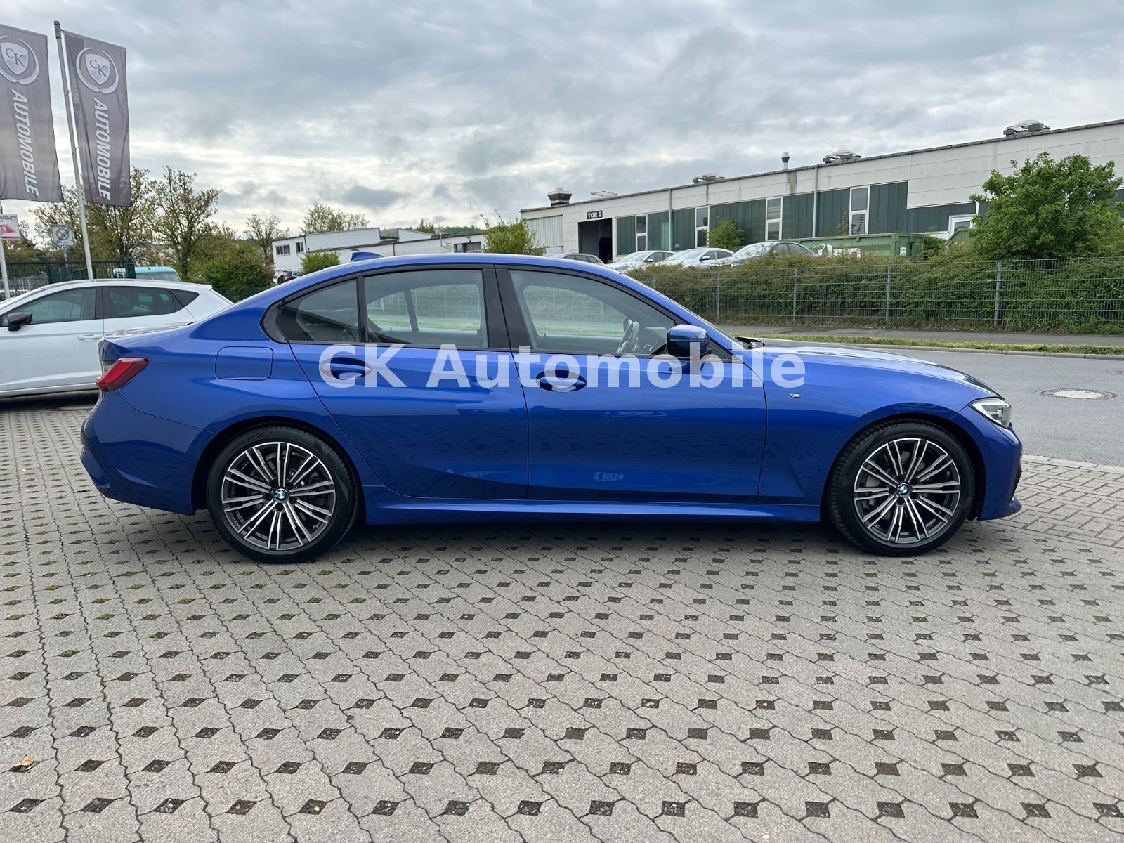 Fahrzeugabbildung BMW 330d Lim. M-Sport /Shadow-Line/Navi/Leder/LED
