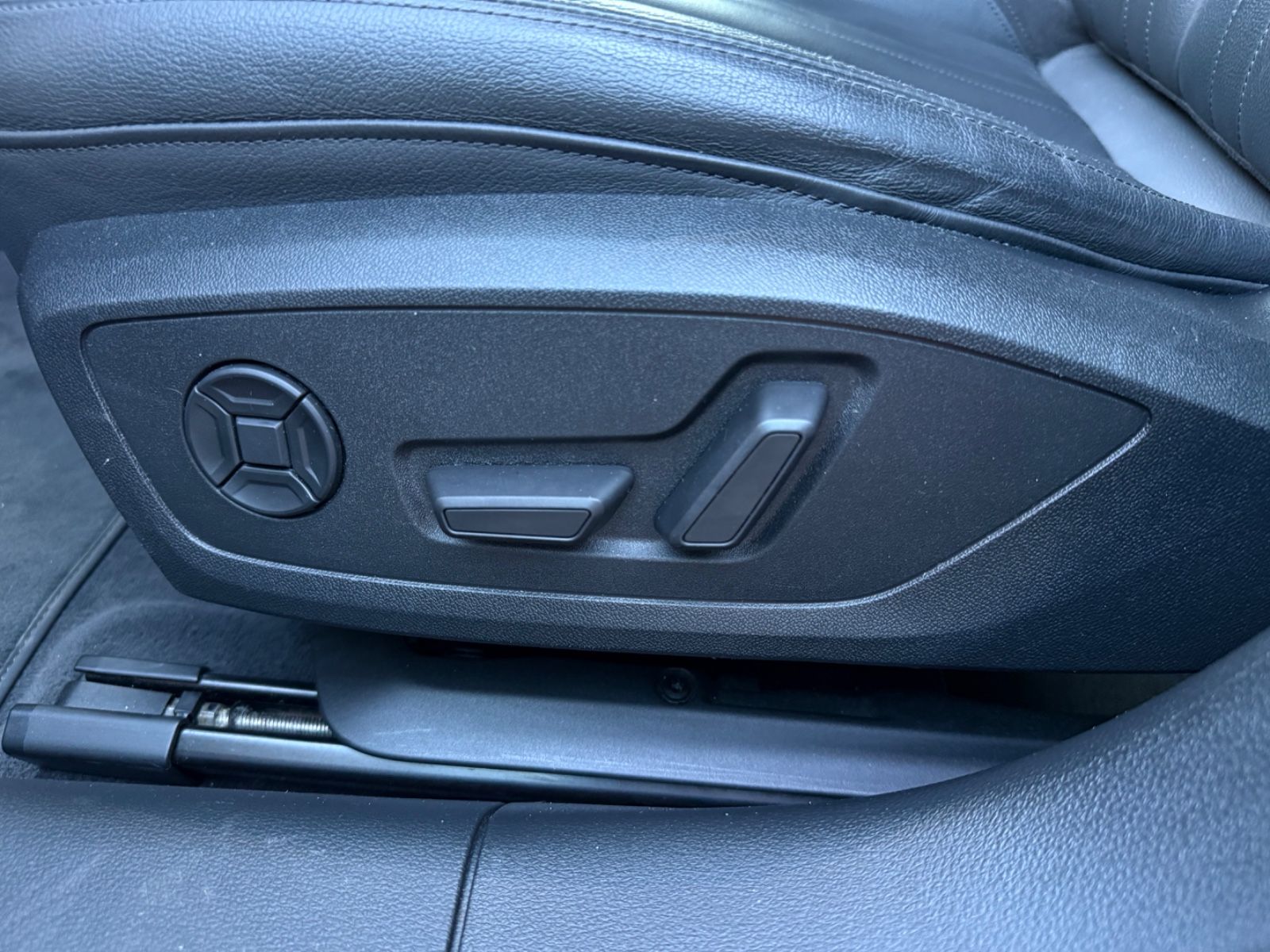 Fahrzeugabbildung Audi A6 Avant 40 TDI quattro design*LED*Leder*Kamera