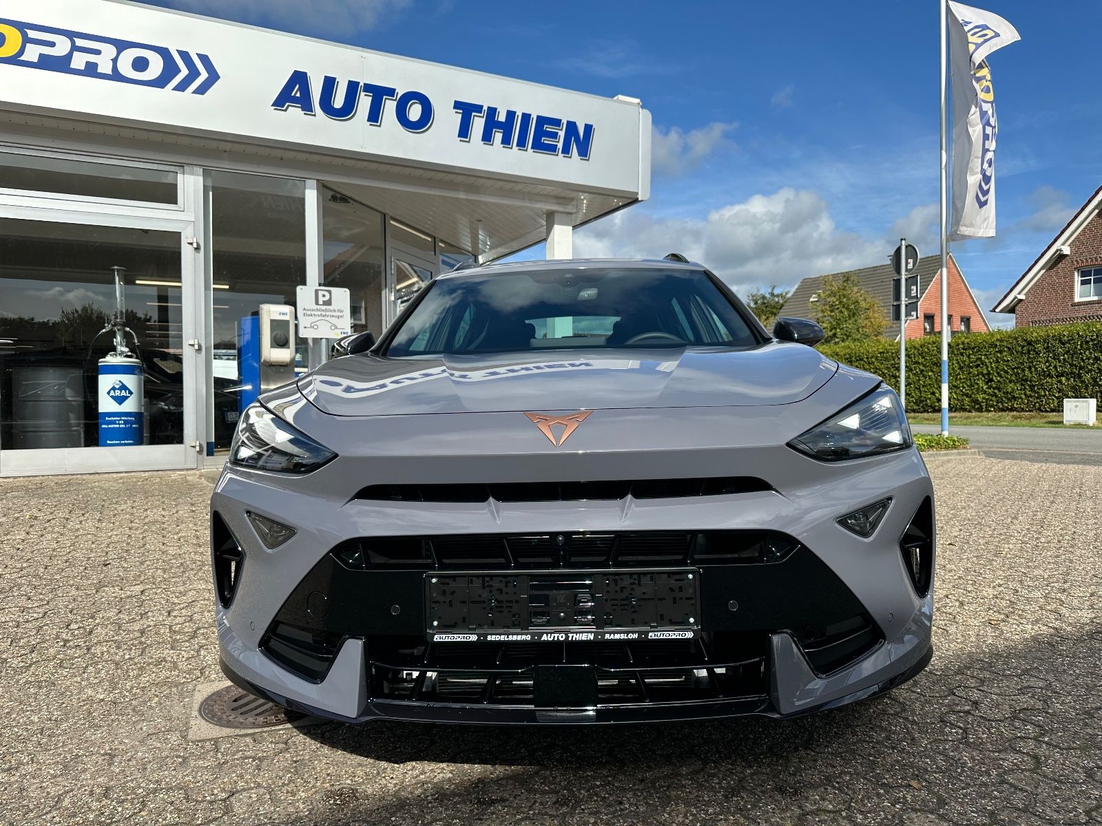Fahrzeugabbildung CUPRA Formentor VZ 2.0 TSI DSG Navi/ACC/AHK/LED/Shzg.