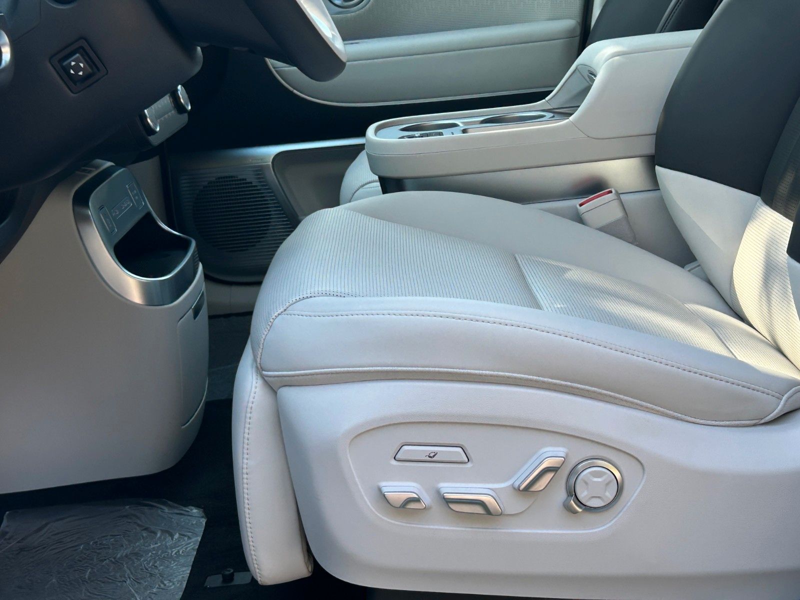 Fahrzeugabbildung Hyundai IONIQ 9 UNIQ 226kW *RW600KM*Pano*6Si*Relax*HeUp*