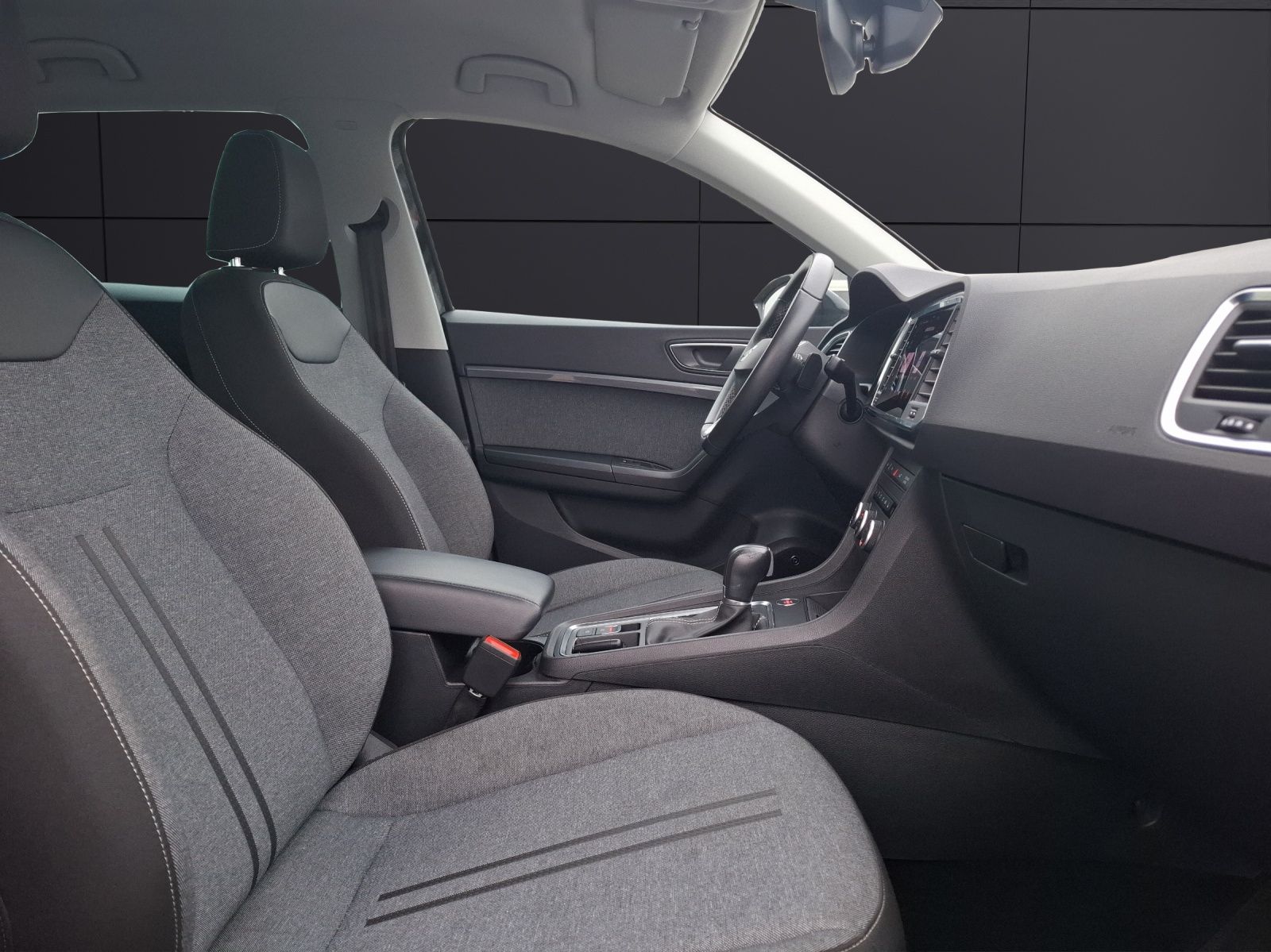 Fahrzeugabbildung SEAT Ateca TSI Style DSG LED Navi AID ACC Park-Assist