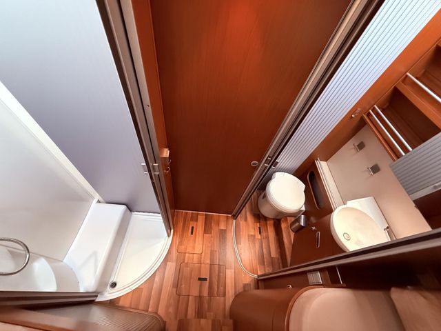 HYMER ERIBA HYMERCAR B-Klasse 678 NAVIKAMSATTVKLIMABACKOFENSOLA