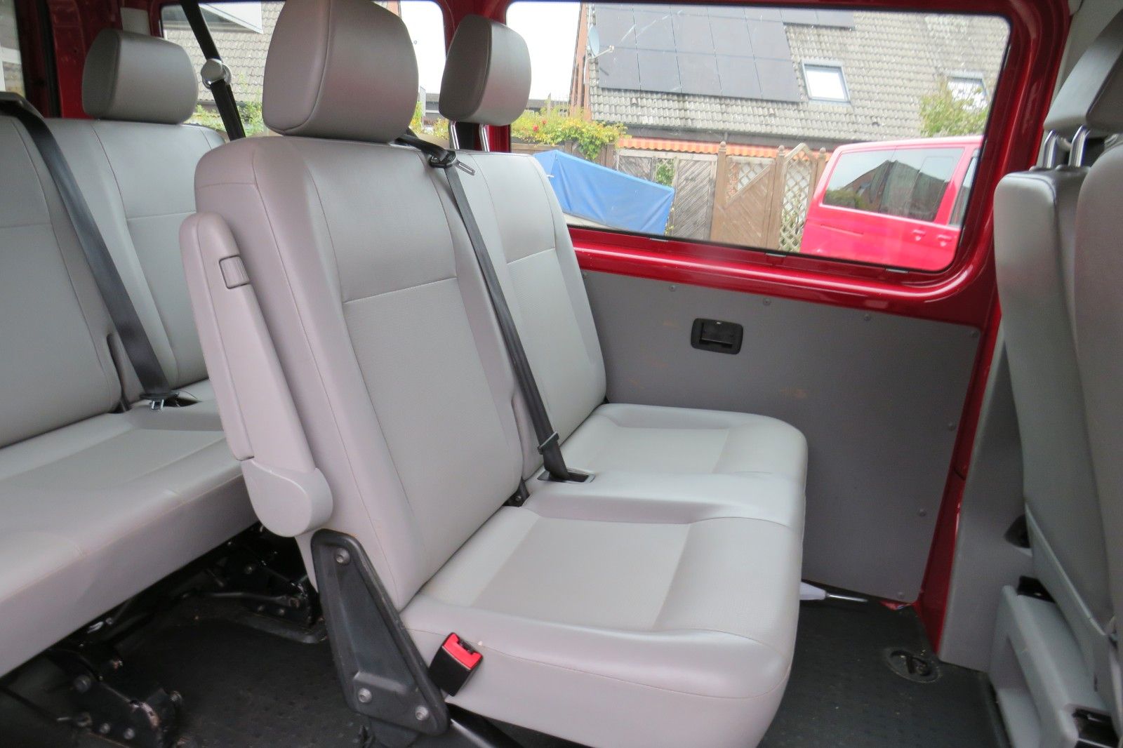 Fahrzeugabbildung Volkswagen T5 Kombi 4-Motion AHK 7 Sitz 158.000km