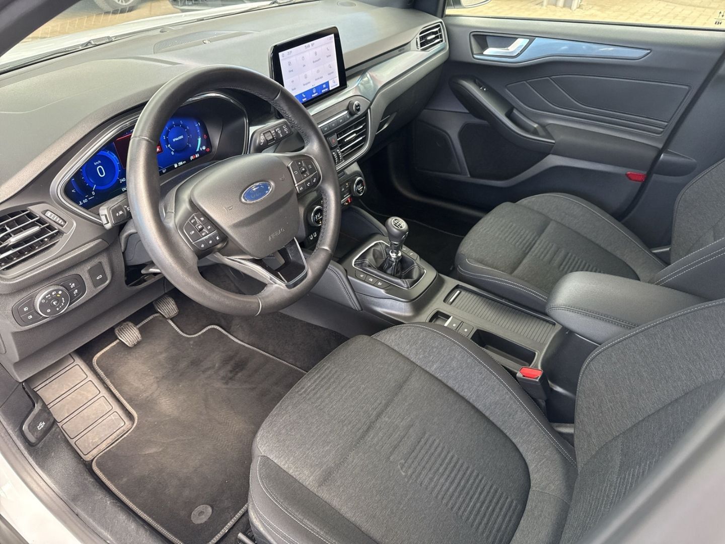 Fahrzeugabbildung Ford Focus Turnier Active X Mild-Hybrid AHK schwenkba