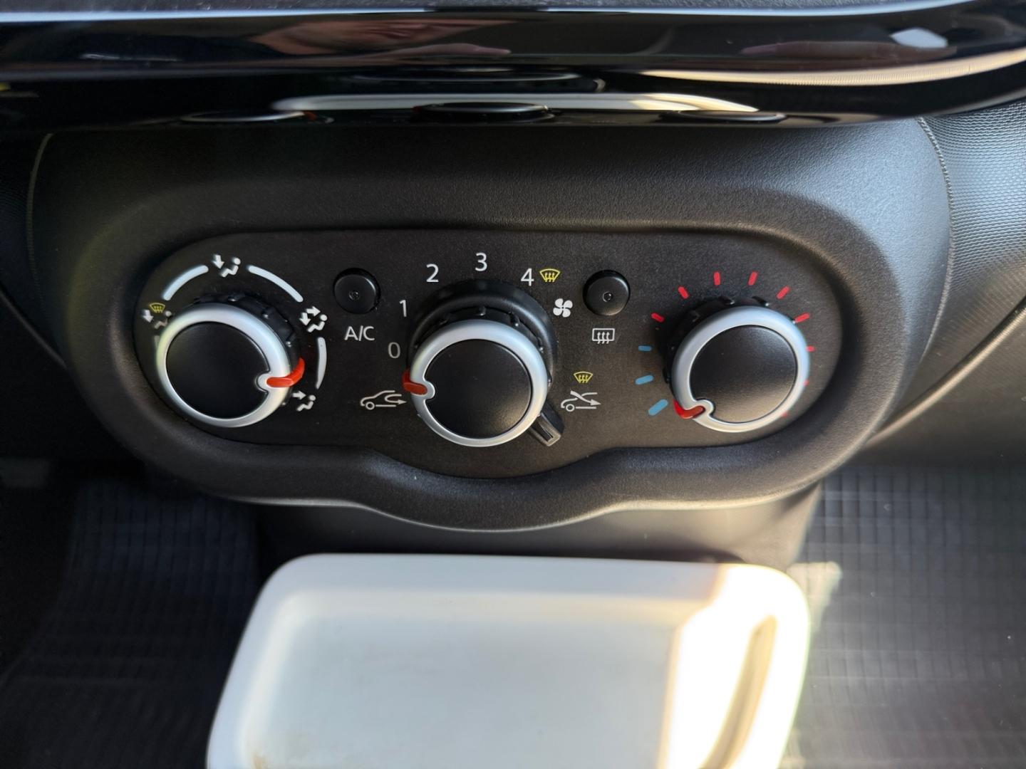 Renault Twingo 0.9 TCe 90 Limited *CarPlay*SHZ*Klima*BT*