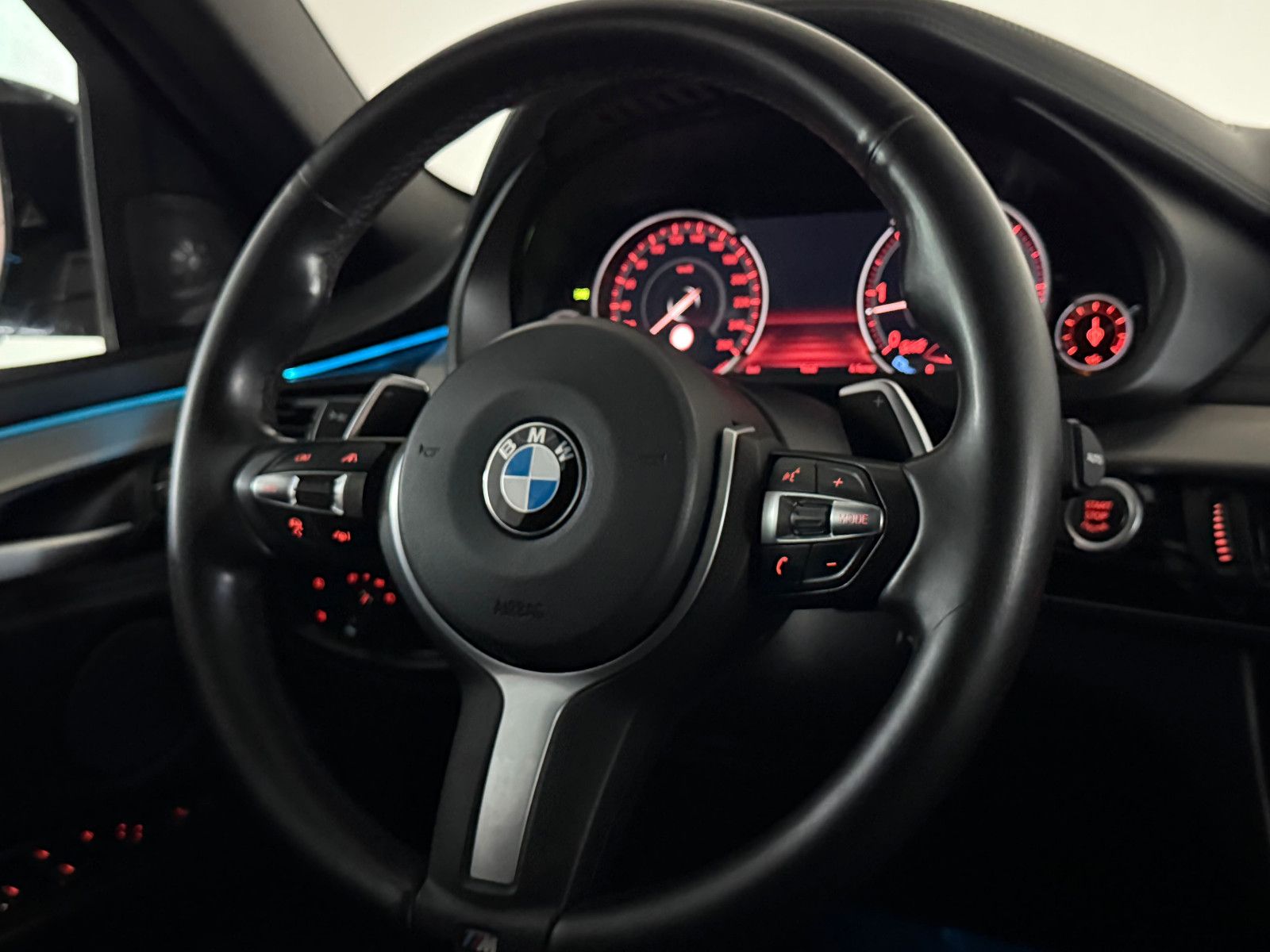 Fahrzeugabbildung BMW X6 xDrive 30 d M SPORT/LED/ACC/H&K/AHK/eGSD