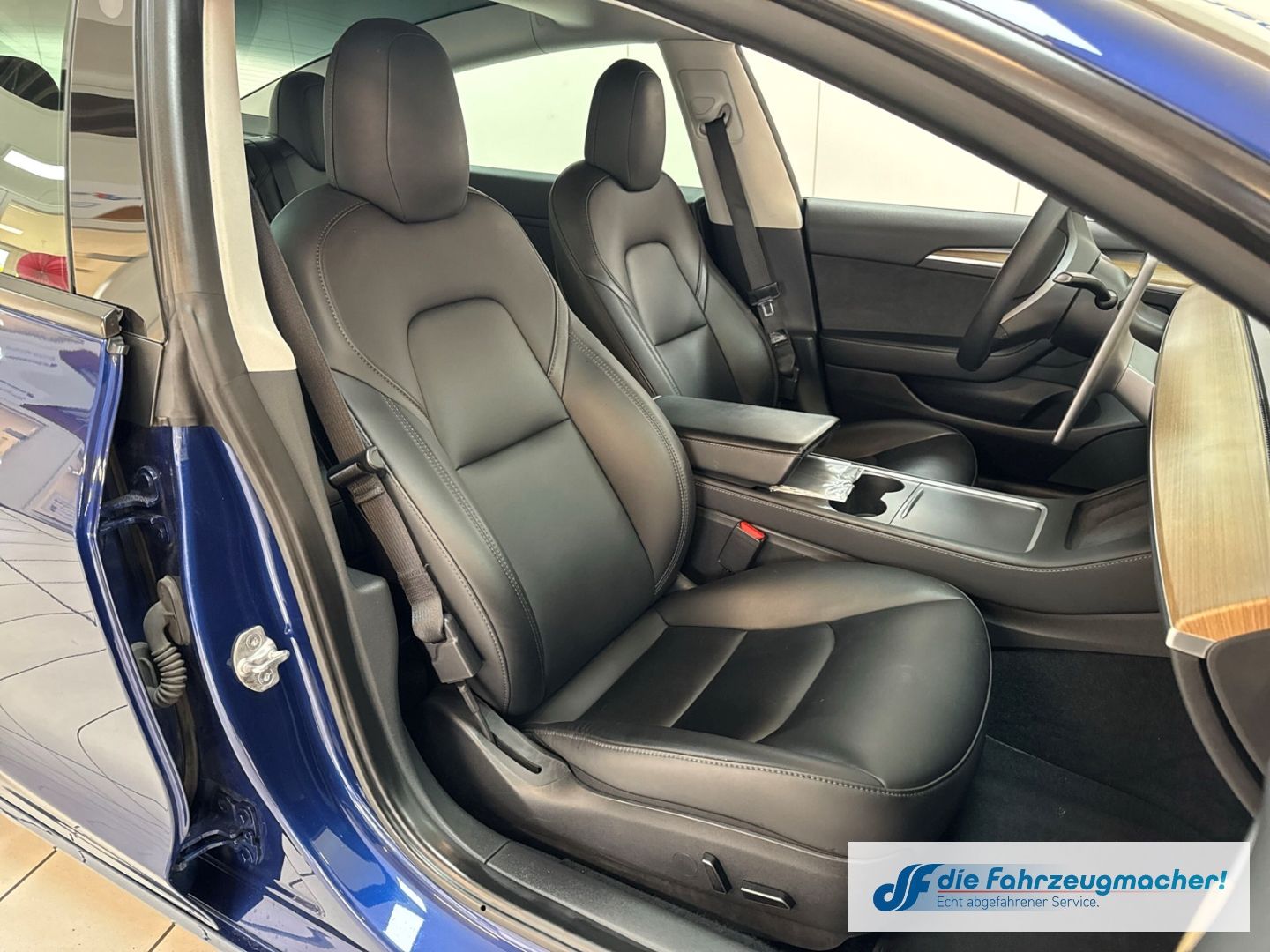 Fahrzeugabbildung Tesla Model 3 Basis RWD Leder Soundsystem ACC El. Heck