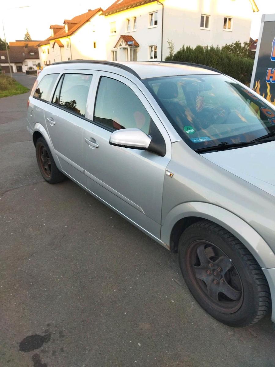 Opel Astra 2005 — rear view
